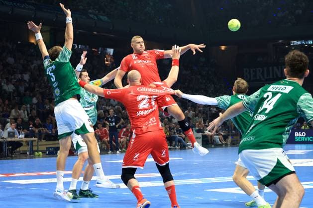 DEU, DHB, 1 HBL, Fuechse Berlin vs Melsungen, 21 09 2025, Max Schmeling Halle, Berlin, DEU, DHB, 1 HBL, Fuechse Berlin vs Melsungen, pictured Max Darj Fuechse Berlin 5 , Mathias Gidsel Fuechse Berlin 19 , Dainis Kristopans MT Melsungen 10 nordphotoxGmbHx xEngler nph00076