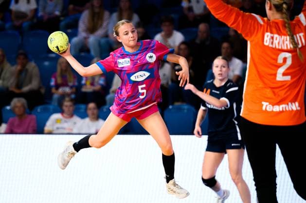 Krefeld Handball wU18 Laenderspiel Germany Netherlands Jette Dürk Duerk Germany Krefeld Yala Arena Germany