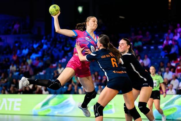 Krefeld Handball wU18 Laenderspiel Germany Netherlands Jule Marie Jördens Joerdens Germany , Maureen van der Vliet Netherlands Krefeld Yala Arena Germany