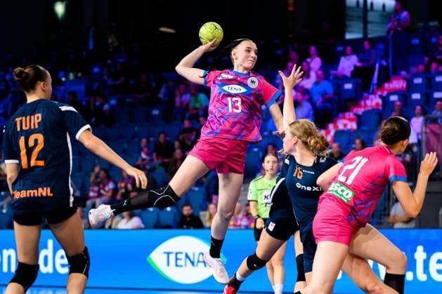 Krefeld Handball wU18 Laenderspiel Germany Netherlands Lisa Lammich Germany Krefeld Yala Arena Germany