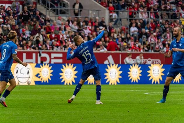 Celebration for the goal to 0 2 by Fabian Nuernberger SV Darmstadt 98, 15 , GER, Fortuna Duesseldorf vs SV Darmstadt 98, Football, 2 Bundesliga, Matchday 6, Season 2025 2026, 21 09 2025, DFL REGULATIONS PROHIBIT ANY USE OF PHOTOGRAPHS AS IMAGE SEQUENCES AND OR QUASI VIDEO, GER, Fortuna Duesseldorf vs SV Darmstadt 98, Football, 2 Bundesliga, Matchday 6, Season 2025 2026, 21 09 2025 Duesseldorf Copyright: xEibner-Pressefoto Jan-NiclasxGrox EP_JGG