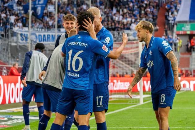 Cheers for the goal to 0 1 by Hiroki Akiyama SV Darmstadt 98, 16 , GER, Fortuna Duesseldorf vs SV Darmstadt 98, Football, 2 Bundesliga, Matchday 6, Season 2025 2026, 21 09 2025, DFL REGULATES PROHIBIT ANY USE OF PHOTOGRAPHS AS IMAGE SEQUENCES AND OR QUASI VIDEO, GER, Fortuna Duesseldorf vs SV Darmstadt 98, Football, 2 Bundesliga, Matchday 6, Season 2025 2026, 21 09 2025 Duesseldorf Copyright: xEibner-Pressefoto Jan-NiclasxGrox EP_JGG