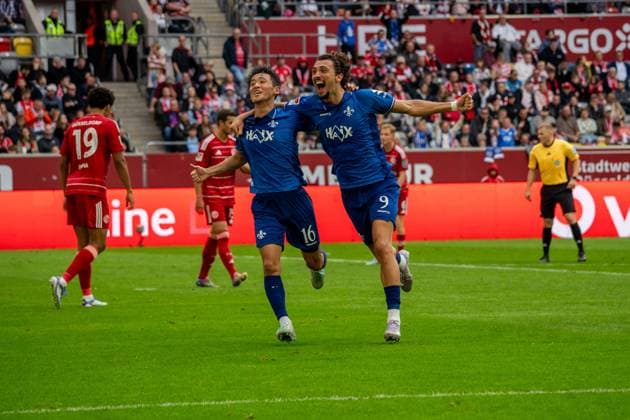 Cheers for the goal to 0 1 by Hiroki Akiyama SV Darmstadt 98, 16 , GER, Fortuna Duesseldorf vs SV Darmstadt 98, Football, 2 Bundesliga, Matchday 6, Season 2025 2026, 21 09 2025, DFL REGULATES PROHIBIT ANY USE OF PHOTOGRAPHS AS IMAGE SEQUENCES AND OR QUASI VIDEO, GER, Fortuna Duesseldorf vs SV Darmstadt 98, Football, 2 Bundesliga, Matchday 6, Season 2025 2026, 21 09 2025 Duesseldorf Copyright: xEibner-Pressefoto Jan-NiclasxGrox EP_JGG