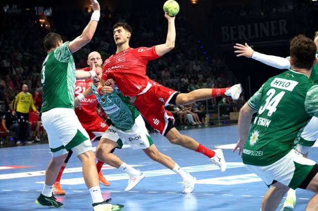 DEU, DHB, 1 HBL, Fuechse Berlin vs Melsungen, 21 09 2025, Max Schmeling Halle, Berlin, DEU, DHB, 1 HBL, Fuechse Berlin vs Melsungen, pictured Mijajlo Marsenic Fuechse Berlin 93 , Matthes Langhoff Fuechse Berlin 25 , Nikolaj Enderleit MT Melsungen 4 nordphotoxGmbHx xEngler nph00076