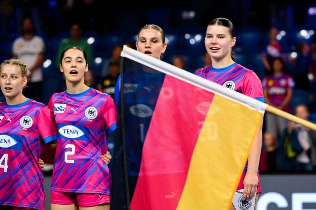 Krefeld Handball wU18 Laenderspiel Germany Netherlands Mira Bender Germany , Goalkeeper Marlene Wagner Germany , Adele Kasper Germany Krefeld Yala Arena Germany