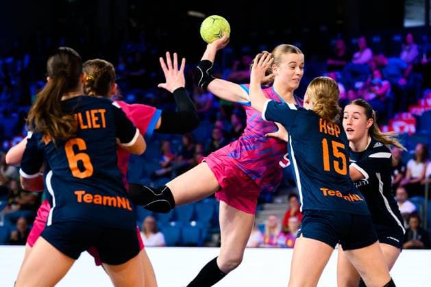 Krefeld Handball wU18 Laenderspiel Germany Netherlands Fine Stenzel Germany , Veerle Hop Netherlands Krefeld Yala Arena Germany