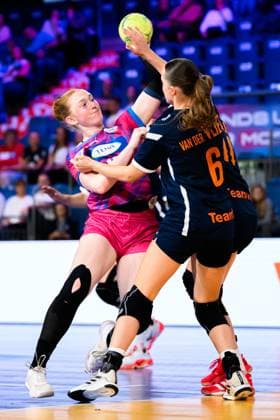 Krefeld Handball wU18 Laenderspiel Germany Netherlands Hanna Walther Germany , Maureen van der Vliet Netherlands , Jelena Ostojic Netherlands Krefeld Yala Arena Germany