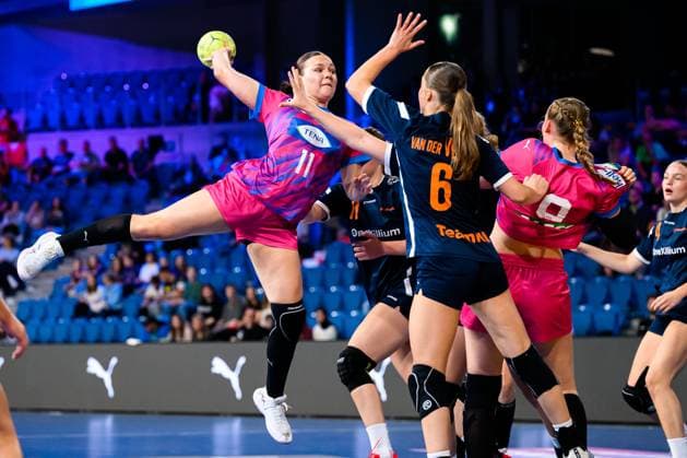 Krefeld Handball wU18 Laenderspiel Germany Netherlands from left Paula Hofer Germany , Maureen van der Vliet Netherlands , Fine Stenzel Germany Krefeld Yala Arena Germany