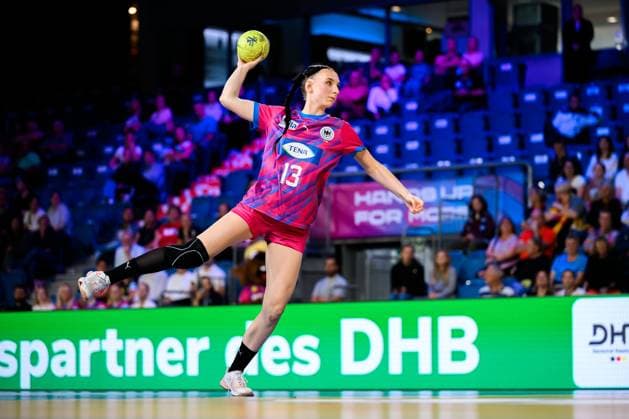 Krefeld Handball wU18 Laenderspiel Germany Netherlands Lisa Lammich Germany Krefeld Yala Arena Germany