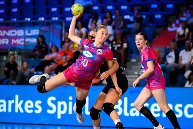 Krefeld Handball wU18 Laenderspiel Germany Netherlands Jule Marie Jördens Joerdens Germany Krefeld Yala Arena Germany