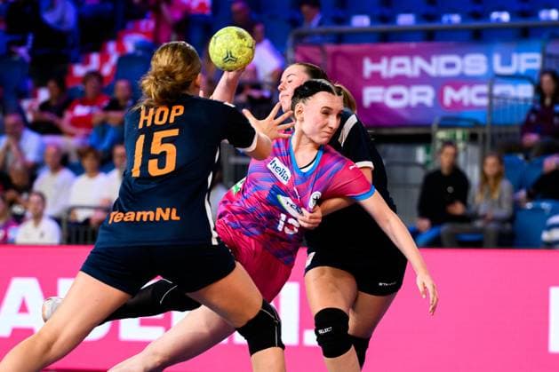 Krefeld Handball wU18 Laenderspiel Germany Netherlands v li Veerle Hop Netherlands , Lisa Lammich Germany Krefeld Yala Arena Germany