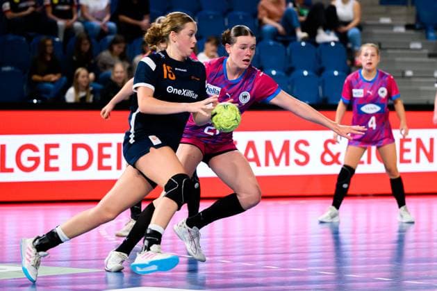 Krefeld Handball wU18 Laenderspiel Germany Netherlands Veerle Hop Netherlands , Victoria Hardekopf Germany Krefeld Yala Arena Germany