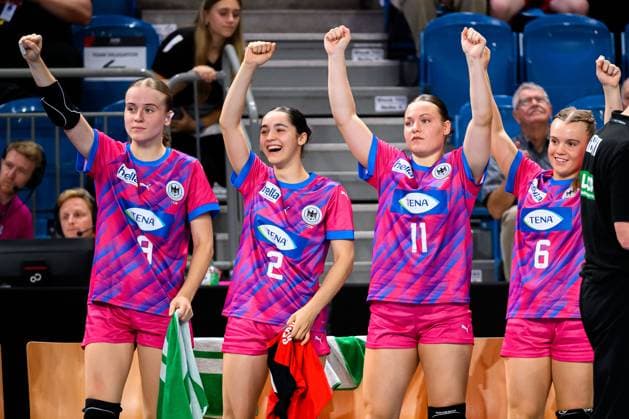 Krefeld Handball wU18 Laenderspiel Germany Netherlands Fine Stenzel Germany , Mira Bender Germany , Paula Hofer Germany , Pia Kastner Germany Jubel Freude Emotion Krefeld Yala Arena Germany