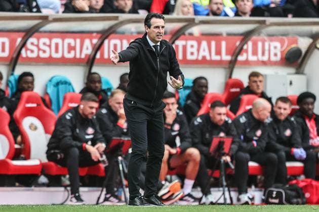 Premier League Sunderland v Aston Villa Unai Emery manager of Aston Villa gives his team instructions during the Premier League match Sunderland vs Aston Villa at Stadium Of Light, Sunderland, United Kingdom, 20th September 2025 (Photo by Alfie Cosgrove News Images) Sunderland Stadium Of Light Tyne and Wear United Kingdom Copyright: xAlfiexCosgrove NewsxImagesx
