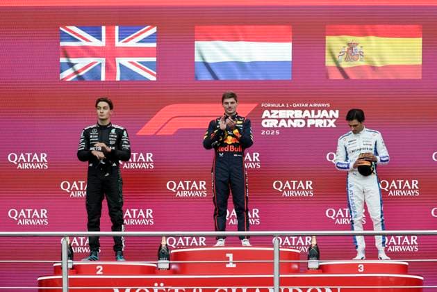 Formula 1 Qatar Airways Azerbaijan Grand Prix 2025 Romain Mathon OVERTAKE MAXPPP - Baku 21 09 2025 Podium top 3 01 VERSTAPPEN Max (nld), Oracle Red Bull Racing, portrait, 55 SAINZ Carlos (esp), Atlassian Williams Racing, portrait, 63 RUSSELL George (gbr), Mercedes AMG Petronas, portrait at the Formula 1 Qatar Airways Azerbaijan Grand Prix 2025, the 17th round of the 2025 FIA Formula 1 World Championship, WM, Weltmeisterschaft at the Baku City Circuit in Baku, Azerbaijan, from 18 to 21 September 2025 Baku Azerbaijan  Copyright: xOVERTAKE MAXPPPxRomainxMathonx OVT202509215689 OVT202509215689