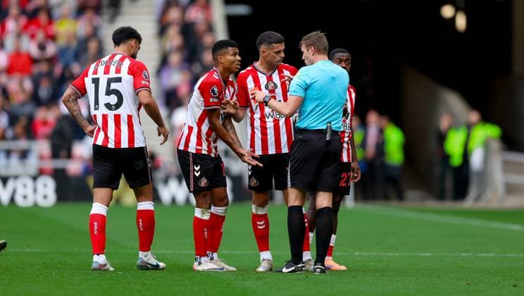 Sunderland v Aston Villa Premier League 21 09 2025. SENT OFF Sunderland defender Reinildo Mandava (17) fouls Aston Villa defender Matty Cash (2) and shown a red card and is sent off, during the Premier League match between Sunderland and Aston Villa at the Stadium Of Light, Sunderland, England on 21 September 2025. Editorial use only DataCo restrictions apply See www.football-dataco.com , Copyright: xSimonxDaviesx PSI-22884-0032