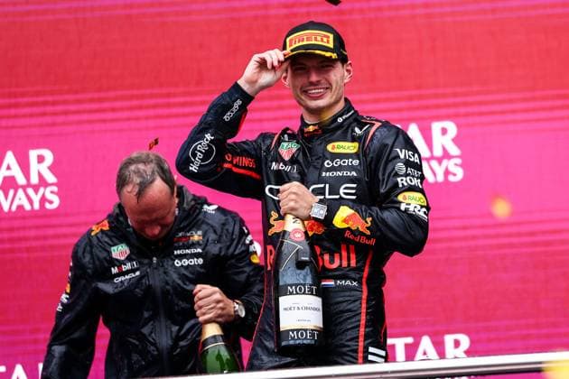 F1 - AZERBAIJAN GRAND PRIX 2025 VERSTAPPEN Max (ned), Red Bull Racing RB21, portrait podium celebration during the 2025 Formula 1 Qatar Airways Azerbaijan Grand Prix, 17th round of the 2025 FIA Formula One World Championship, WM, Weltmeisterschaft from September 19 to 21, 2025 on the Baku City Circuit, in Baku, Azerbaijan - BakuAzerbaijan  Copyright: xEricxAlonsox