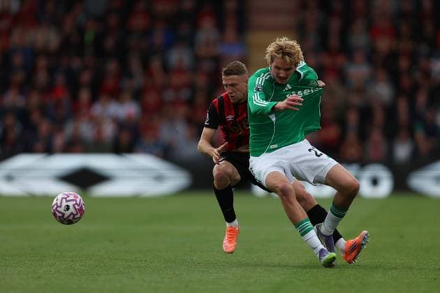 Football - 2025 2026 Premier League - AFC Bournemouth vs Newcastle United - Vitality Stadium - Sunday 21st September 2025 Adrien Truffert of Bournemouth wrestles with Nick Woltemade of Newcastle United in action during the Premier League match at the Vitality Stadium COLORSPORT Shaun Boggust 