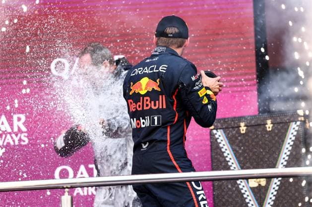 F1 - AZERBAIJAN GRAND PRIX 2025 VERSTAPPEN Max (ned), Red Bull Racing RB21, portrait podium celebration during the 2025 Formula 1 Qatar Airways Azerbaijan Grand Prix, 17th round of the 2025 FIA Formula One World Championship, WM, Weltmeisterschaft from September 19 to 21, 2025 on the Baku City Circuit, in Baku, Azerbaijan - BakuAzerbaijan  Copyright: xEricxAlonsox