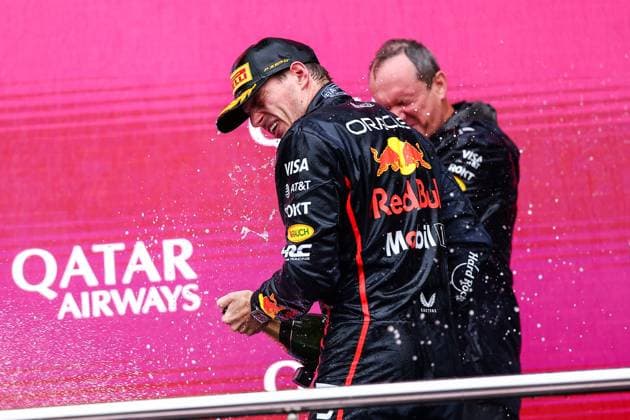 F1 - AZERBAIJAN GRAND PRIX 2025 VERSTAPPEN Max (ned), Red Bull Racing RB21, portrait podium celebration during the 2025 Formula 1 Qatar Airways Azerbaijan Grand Prix, 17th round of the 2025 FIA Formula One World Championship, WM, Weltmeisterschaft from September 19 to 21, 2025 on the Baku City Circuit, in Baku, Azerbaijan - BakuAzerbaijan  Copyright: xEricxAlonsox