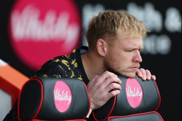 Football - 2025 2026 Premier League - AFC Bournemouth vs Newcastle United - Vitality Stadium - Sunday 21st September 2025 Aaron Ramsdale of Newcastle United before kick off at the Vitality Stadium COLORSPORT Shaun Boggust 
