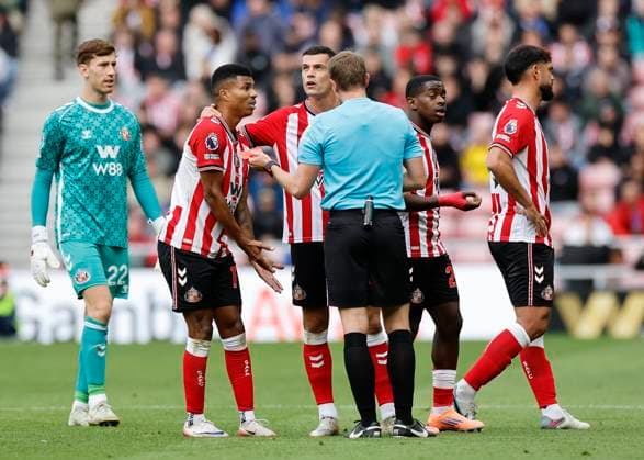 Sunderland v Aston Villa Premier League Reinildo Mandava of Sunderland pleads with Referee Samuel Barrott after receiving straight red card during the Premier League match at the Stadium Of Light, Sunderland UK Newspapers OUT Copyright: xFredxPalmerx FIL-22264-0073