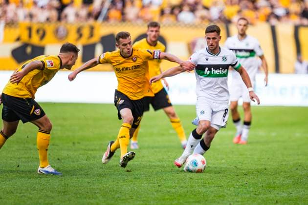 21 09 2025, xomx, Soccer 2 Bundesliga, Dynamo Dresden Hannover 96 v l Niklas Hauptmann Dynamo Dresden and Enzo Leopold Hannover 96 in a duel on the ball DFL DFB REGULATIONS PROHIBIT ANY USE OF PHOTOGRAPHS as IMAGE SEQUENCES and or QUASI VIDEO Dresden