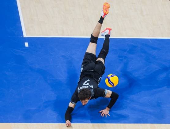 (250921) -- PASAY CITY, Sept. 21, 2025 -- Luciano Palonsky of Argentina makes a save during the round of 16 match between Italy and Argentina at the FIVB Men s World Championship, WM, Weltmeisterschaft 2025 in Pasay City, the Philippines, on Sept. 21, 2025. ) (SP)PHILIPPINES-QUEZON CITY-VOLLEYBALL-FIVB MEN S WORLD CHAMPIONSHIP 2025-ITA VS ARG ROUELLExUMALI 
