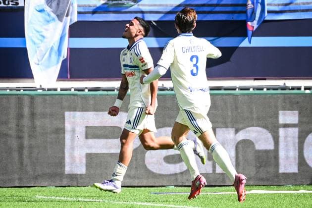 September 21, 2025, Paris, France, France: Kendry PAEZ of Strasbourg celebrate his goal with Ben CHILWELL of Strasbourg during the Ligue 1 match between Paris FC and RC Strasbourg at Jean-Bouin Stadium on September 21, 2025 in Paris, France. Paris France - ZUMAm308 20250921_zsp_m308_003 Copyright: xMatthieuxMirvillex