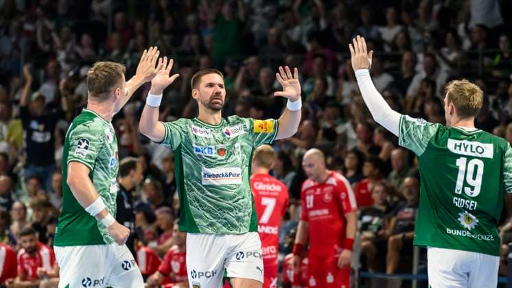 in the picture from left Lasse Andersson Fuechse Berlin , Fabian Wiede Fuechse Berlin , Mathias Gidsel Fuechse Berlin , goal, hit, jubilation, goal celebration, joy, enthusiasm, celebrates, GER, Berlin, handball, Fuechse Berlin vs MT Melsungen, DAIKIN Handball Bundesliga, in the Max Schmeling Halle, 21 09 2025, Copyright: HMBxMedia UwexKoch