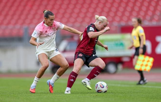 DEU, Nürnberg, FC Nürnberg vs Bayer Leverkusen, Google Pixel Bundesliga, DFB, Saison 2526, Max Morlock Stadion, 3 Spieltag, im Bild f l n r Carlotta Wamser Bayer Leverkusen 37 , Aleigh Gambone Nürnberg 16 DFB DFL REGULATIONS PROHIBIT ANY USE OF PHOTOGRAPHS AS IMAGE SEQUENCES AND OR QUASI VIDEO, 21 09 2025, Copyright: HMBxMedia HendrikxHamelau