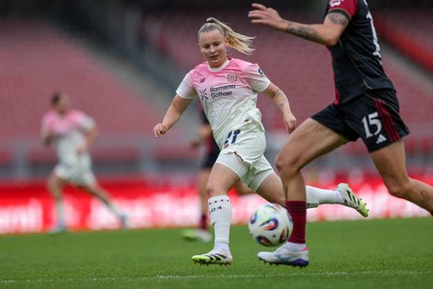 DEU, Nürnberg, FC Nürnberg vs Bayer Leverkusen, Google Pixel Bundesliga, DFB, Saison 2526, Max Morlock Stadion, 3 Spieltag, im Bild f l n r Vanessa Fudalla Bayer Leverkusen 21 DFB DFL REGULATIONS PROHIBIT ANY USE OF PHOTOGRAPHS AS IMAGE SEQUENCES AND OR QUASI VIDEO, 21 09 2025, Copyright: HMBxMedia HendrikxHamelau