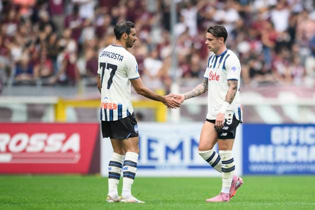 Torino FC v Atalanta BC - Serie A Nicola Zalewski of Atalanta BC leaves the pitch after an injury during the Serie A football match between Torino FC and Atalanta BC. Turin Italy Copyright: xNicolòxCampox
