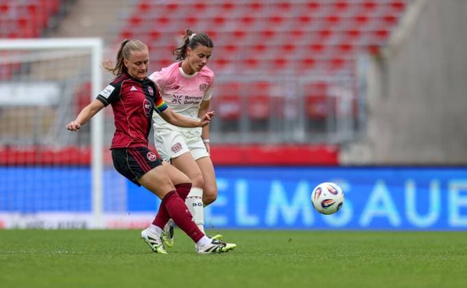 DEU, Nürnberg, FC Nürnberg vs Bayer Leverkusen, Google Pixel Bundesliga, DFB, Saison 2526, Max Morlock Stadion, 3 Spieltag, im Bild f l n r Luisa Guttenberger Nürnberg 4 , Katharina PiljiÄ‡ Bayer Leverkusen 6 DFB DFL REGULATIONS PROHIBIT ANY USE OF PHOTOGRAPHS AS IMAGE SEQUENCES AND OR QUASI VIDEO, 21 09 2025, Copyright: HMBxMedia HendrikxHamelau