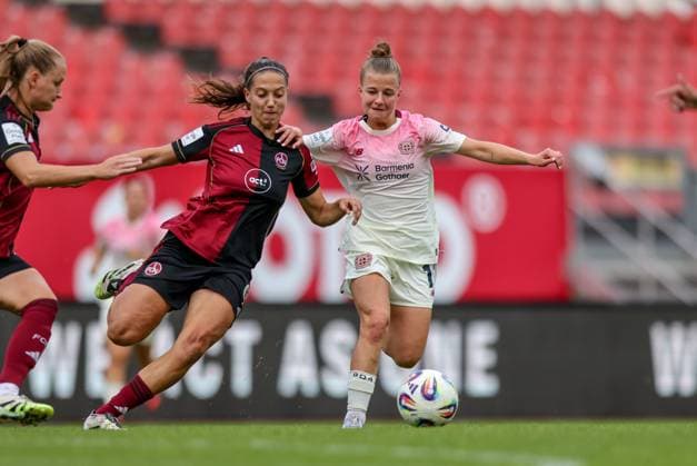 DEU, Nürnberg, FC Nürnberg vs Bayer Leverkusen, Google Pixel Bundesliga, DFB, Saison 2526, Max Morlock Stadion, 3 Spieltag, im Bild f l n r Laura Miller Nürnberg 9 , Kristin Kögel Bayer Leverkusen 11 DFB DFL REGULATIONS PROHIBIT ANY USE OF PHOTOGRAPHS AS IMAGE SEQUENCES AND OR QUASI VIDEO, 21 09 2025, Copyright: HMBxMedia HendrikxHamelau