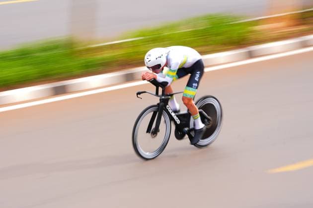 2025 UCI Road World Championships Picture by Zac Williams SWpix.com - 21 09 2025 - Cycling - 2025 UCI Road World Championships - BK Arena to Kigali Convention Centre, Kigali, Rwanda - Men Elite Individual Time Trial (ITT) - Jay Vine (Australia) Copyright: x xSWpix.comx(t axPhotographyxHubxLtd)xZacxWilliams SWpix.comx SWP-3030-5304