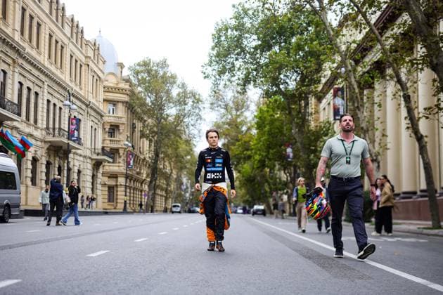 F1 - AZERBAIJAN GRAND PRIX 2025 PIASTRI Oscar (aus), McLaren F1 Team MCL39, portrait walking in the streets after his crash on the first lap during the 2025 Formula 1 Qatar Airways Azerbaijan Grand Prix, 17th round of the 2025 FIA Formula One World Championship, WM, Weltmeisterschaft from September 19 to 21, 2025 on the Baku City Circuit, in Baku, Azerbaijan - BakuAzerbaijan  Copyright: xFLORENTxGOODENx