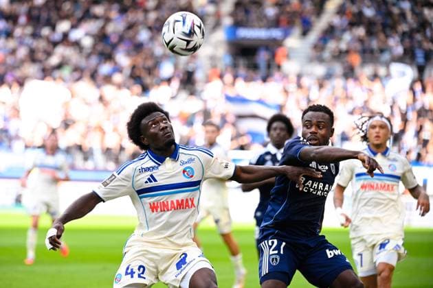 FOOTBALL : Paris FC vs Strasbourg - Ligue 1 - 21 09 2025 Abdoul Ouattara ( 42 - Strasbourg ) and Moses Simon ( 27 - PFC ) during the Ligue 1 match between Paris FC and RC Strasbourg Alsace at Stade Jean Bouin on September 21, 2025 in Paris, France. ( Photo by Federico Pestellini PsnewZ ) - ParisFrance  Copyright: xFedericoxPestellinix