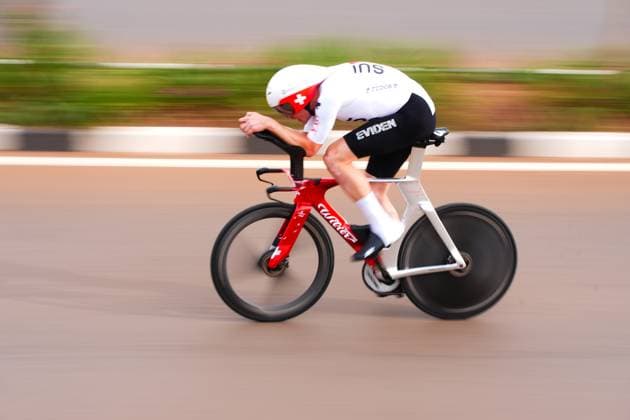2025 UCI Road World Championships Picture by Zac Williams SWpix.com - 21 09 2025 - Cycling - 2025 UCI Road World Championships - BK Arena to Kigali Convention Centre, Kigali, Rwanda - Men Elite Individual Time Trial (ITT) - Stefan Kung (Switzerland) Copyright: x xSWpix.comx(t axPhotographyxHubxLtd)xZacxWilliams SWpix.comx SWP-3030-5308