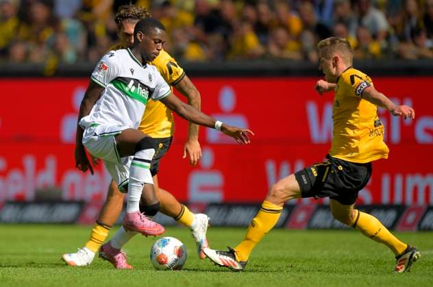 21 09 2025, 2 Bundesliga, Dynamo Dresden Hannover 96, Hannovers Noel Nkili Aseko, against Drersdens Niklas Hauptmann, c Dresden