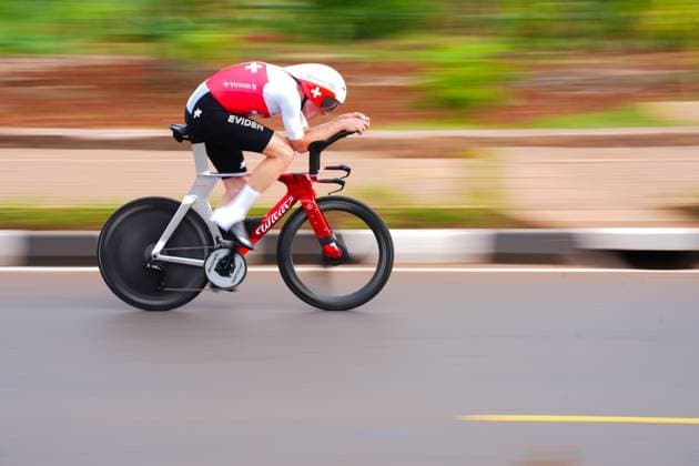 2025 UCI Road World Championships Picture by Zac Williams SWpix.com - 21 09 2025 - Cycling - 2025 UCI Road World Championships - BK Arena to Kigali Convention Centre, Kigali, Rwanda - Men Elite Individual Time Trial (ITT) - Stefan Kung (Switzerland) Copyright: x xSWpix.comx(t axPhotographyxHubxLtd)xZacxWilliams SWpix.comx SWP-3030-5328