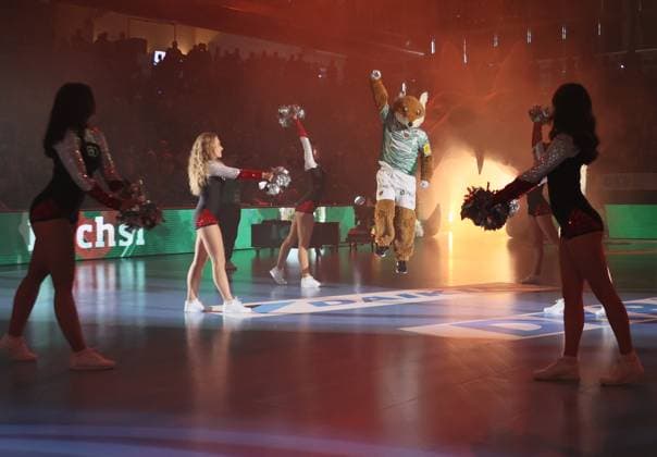 GER HBL season 2025 2026 FÜCHSE Berlin vs MT Melsungen, 21 09 25, Max Schmeling Halle, Berlin, entrance ceremony, mascot, FUCHSI, Dance Deluxe, cheerleader