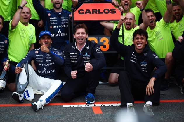 F1 - AZERBAIJAN GRAND PRIX 2025 SAINZ Carlos (spa), Williams Racing FW47, portrait, VOWLES James, Team Principal of Williams Racing, portrait and ALBON Alexander (tha), Williams Racing FW47, portrait celebration during the 2025 Formula 1 Qatar Airways Azerbaijan Grand Prix, 17th round of the 2025 FIA Formula One World Championship, WM, Weltmeisterschaft from September 19 to 21, 2025 on the Baku City Circuit, in Baku, Azerbaijan - BakuAzerbaijan Copyright: xEricxAlonsox