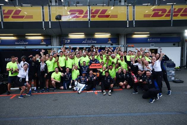 F1 - AZERBAIJAN GRAND PRIX 2025 SAINZ Carlos (spa), Williams Racing FW47, portrait celebration during the 2025 Formula 1 Qatar Airways Azerbaijan Grand Prix, 17th round of the 2025 FIA Formula One World Championship, WM, Weltmeisterschaft from September 19 to 21, 2025 on the Baku City Circuit, in Baku, Azerbaijan - BakuAzerbaijan  Copyright: xEricxAlonsox