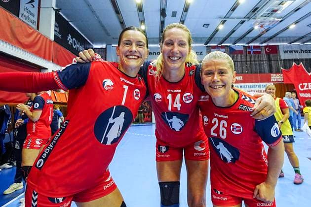 Women s World Handball Championship Qualifiers Czech Republic Norway Cheb, Czech Republic 20250921 Norway s Stine Ruscetta Skogrand, Kristine Breistol and Emilie Margrethe Hovden after winning the women s handball friendly match between the Czech Republic and Norway at Sports hall TJ Lokomotiva Photo Terje Pedersen NTB Cheb Czech Republic EDITORIAL USE ONLY RESTRICTED USE FOR BETTING COMPANIES  Copyright: xTerjexPedersenx xNTBx