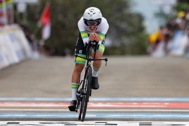2025 UCI Road World Championships Picture by Alex Whitehead SWpix.com - 21 09 2025 - Cycling - 2025 UCI Road World Championships - BK Arena to Kigali Convention Centre, Kigali, Rwanda - Men Elite Individual Time Trial (ITT) - Jay Vine (Australia) finishing Copyright: x xSWpix.comx(t axPhotographyxHubxLtd)xAlexxWhitehead SWpix.comx SWP-3030-5340