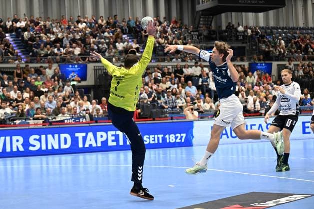 DAIKIN 1 Handball Bundesliga 25 26 5 Matchday Bergischer HC SG Flensburg Handewitt on 21 09 2025 at the Mitsubishi Electric Halle in Düsseldorf Lukas Becher 77 Bergischer HC overcomes goalkeeper Benjamin BuriÄ‡ 1 SG Flensburg Handewitt WD