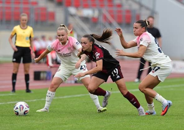 21 09 2025 Soccer Season 2025 2026 1 Google Pixel Women Bundesliga 03 Matchday 1 FC Nürnberg FCN Club Clubfrauen Bayer 04 Leverkusen Sportfoto Zink DaMa xdaxma Vanessa Fudalla 21, Bayer 04 Leverkusen Sanja Homann 19, 1 FC Nürnberg FCN Carlotta Wamser 37, Bayer 04 Leverkusen