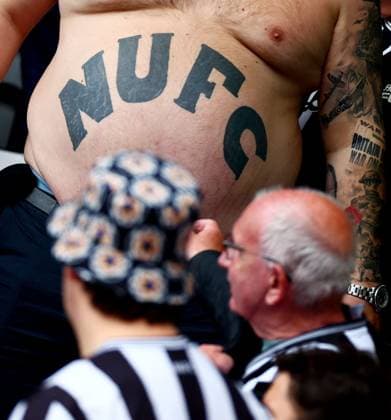 The tattoo of a Newcastle fan. AFC Bournemouth v Newcastle United, Premier League, Football, Vitality Stadium, Bournemouth, UK - 21 Sep 2025Bournemouth Vitality Stadium United Kingdom EDITORIAL USE ONLY No use with unauthorised audio, video, data, fixture lists, club league logos or live services. Online in-match use limited to 120 images, no video emulation. No use in betting, games or single club league player publications. Copyright: xJamesxMarsh Shutterstockx 15487112bf