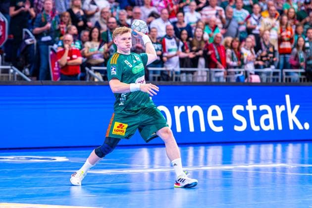 Vilhelm Poulsen TSV Hannover Burgdorf, No. 9 v l , TSV Hannover Burgdorf green against Rhein Neckar Löwen yellow on matchday 5 of the 2025 2026 season in the DAIKIN Handball Bundesliga 21 09 2025, ZAG Arena Hannover, GER , Copyright: xJanxGuentherx xTSVxHannover-Burgdorfx